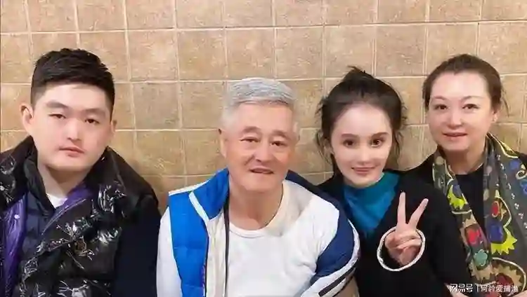 钱多也没用！这次“自身难保”的赵本山，救不了黑料缠身的宋小宝