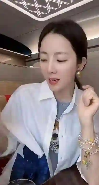 真金不怕火炼！从央视“消失”的李思思，已经找到了自己的路