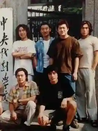 面相全变了！再看46岁章子怡大学合影，才知骨相和皮相老去的差距