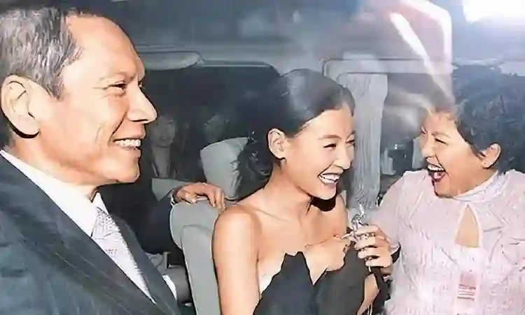 演唱会这4天，谢霆锋与儿子越发亲密，张柏芝一反常态，回忆旧事
