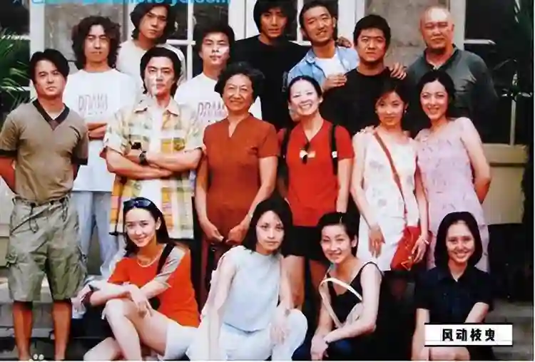 面相全变了！再看46岁章子怡大学合影，才知骨相和皮相老去的差距