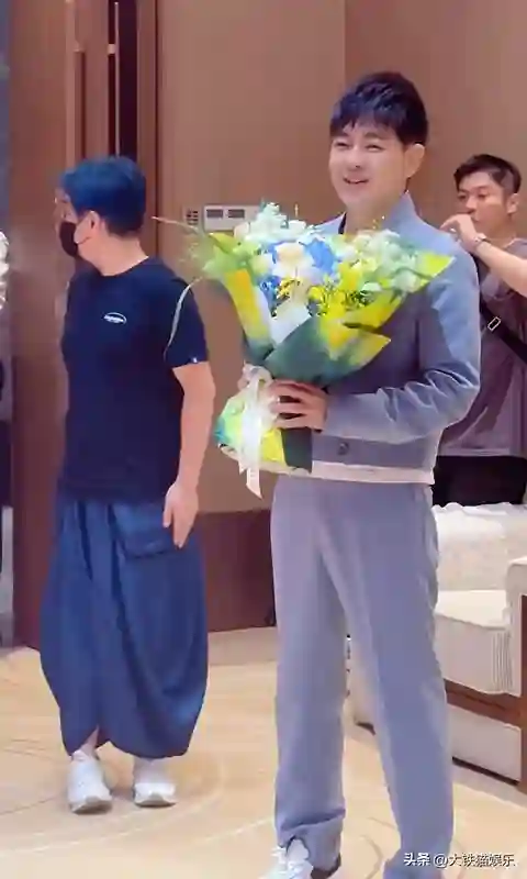 哪有什么不老神话，50岁娃娃脸的林志颖，看着没比郭德纲年轻多少