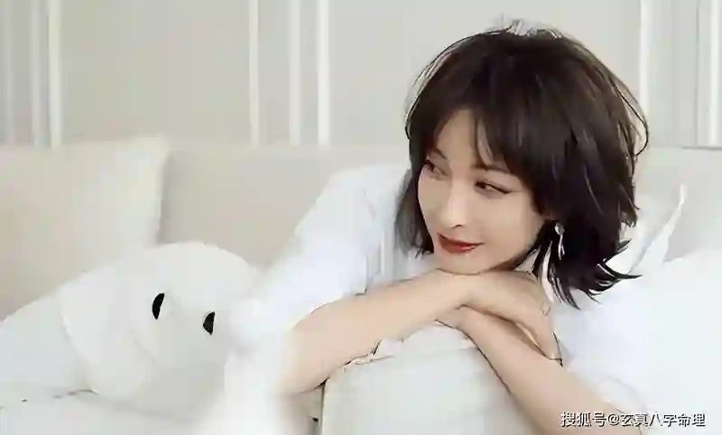 他的前女友是吴昕，前未婚妻是张天爱，如今37岁了，升级当上了老爸