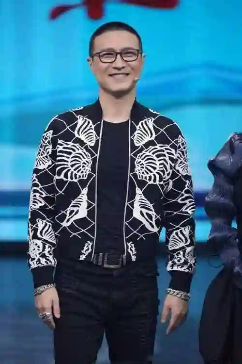 宁静正面回应“牵手”事件隐情！汪峰实在可怜，里子和面子都没了