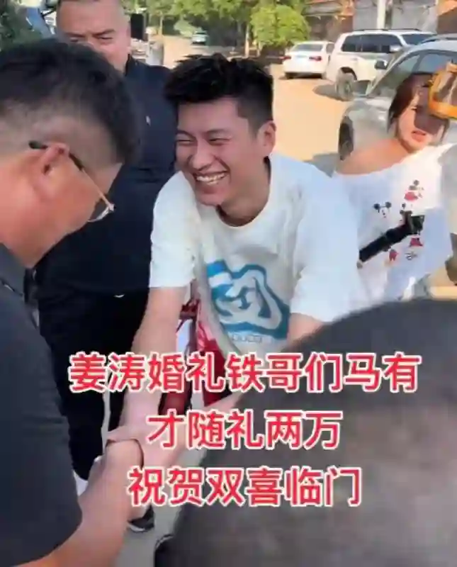 忘本？大鹏被网红姜涛讨要结婚份子钱，被爆不回消息，已结识10年
