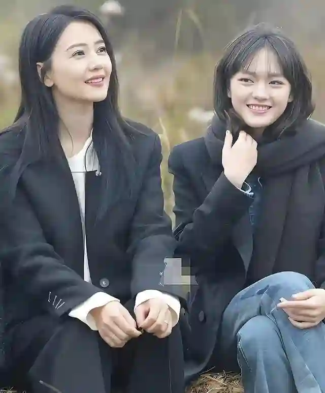 高圆圆算不算顶级大美人？看她跟李小冉贾静雯的合影，就有答案了
