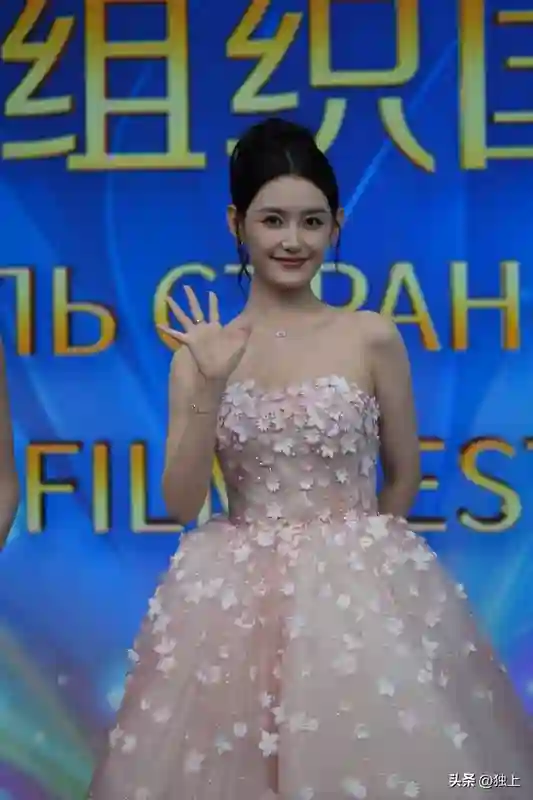 重庆这晚：张雨绮身材走样，佟丽娅、蒋依依绝美，李雪琴嘴好怪