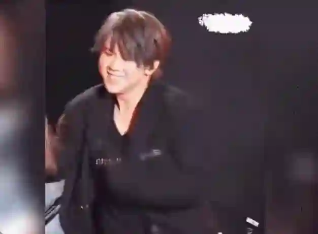 生日轰动香港，大咖给足面子，被炮轰不断的26岁香港顶流姜涛凭啥