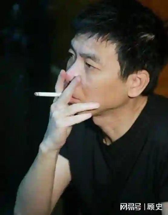 冯小刚病情恶化,身价上亿却选择放弃治疗,徐帆含泪说:钱多有啥用