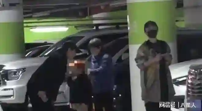 文章彻底沦为笑话!42岁姚笛儿子曝近照,身高已有140,长相酷似文章