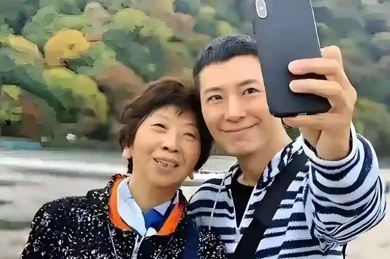55岁戴军现状：隐居泰国与瞿颖做邻居，暗恋李静16年，如今还单身
