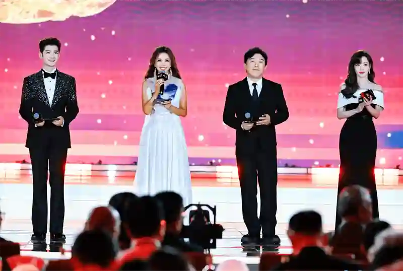 与烟台相约电影火热的夏天！“2025中国电影导演之夜”