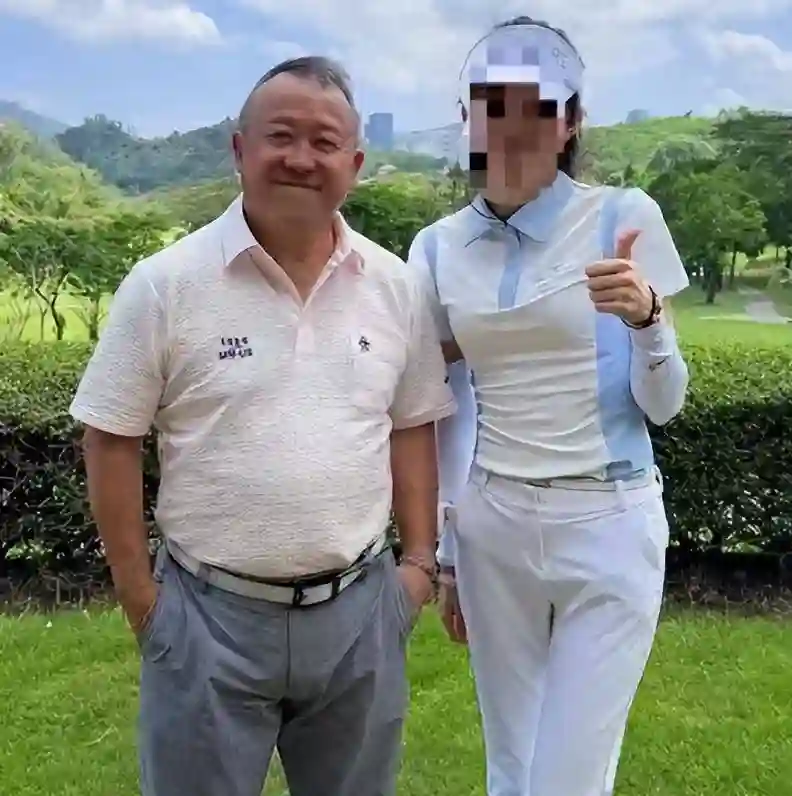 一波未平一波又起，曾志伟和乔妹的合照，展现了内娱的“另一面”