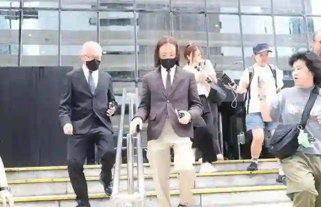 错过杨千嬅阿Sa后，郑中基与妻子闹上法庭，相爱13年，难体面收场