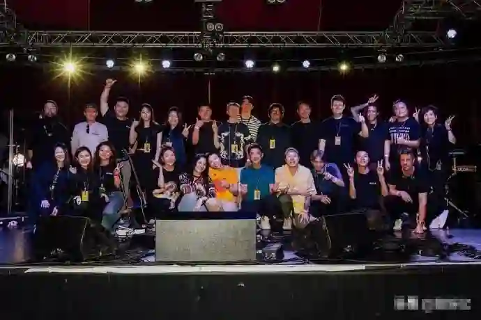 王菲笑发财了，窦靖童把演唱会开到欧洲，一边赚钱一边玩，自在!