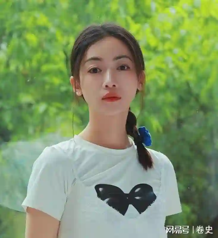 仅仅2个月像换了个人，产后复出的吴谨言，终究是走了杨幂的老路