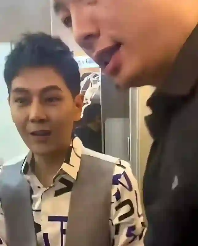 车祸三年后，林志颖整形变化大，成了“嫂子脸”，郭德纲松口气