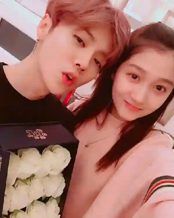 鹿晗生日关晓彤缺席祝福，分手传言再添实锤？