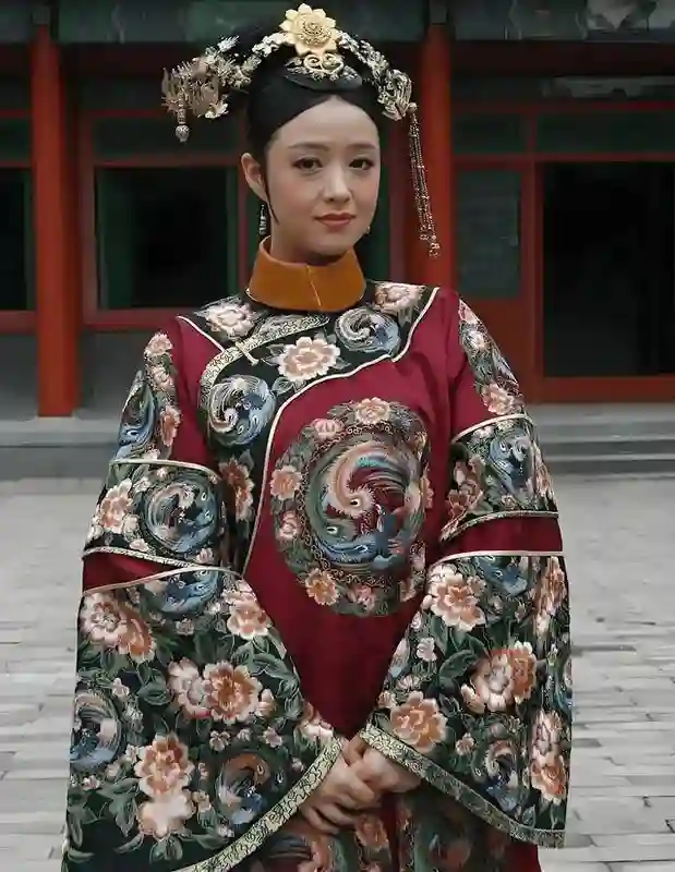 蒋欣素颜暴击！憔悴怒视镜头网友炸锅，私下真实状态藏玄机