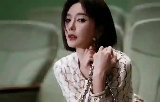 秦岚有多美？刘芸：追她的人太多了，上学时长得漂亮被男生尾随！