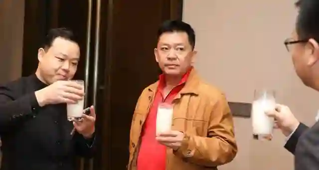 演员何政军：我这辈子最正确的决定，就是娶了个平凡的妻子