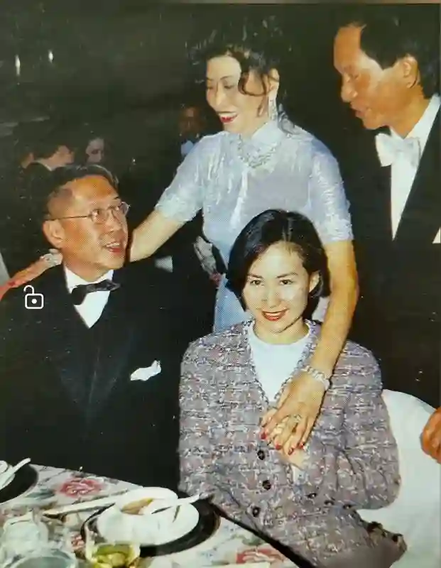 难怪让陈百强念念不忘多年，原来年轻时的何超琼，颜值还真不低