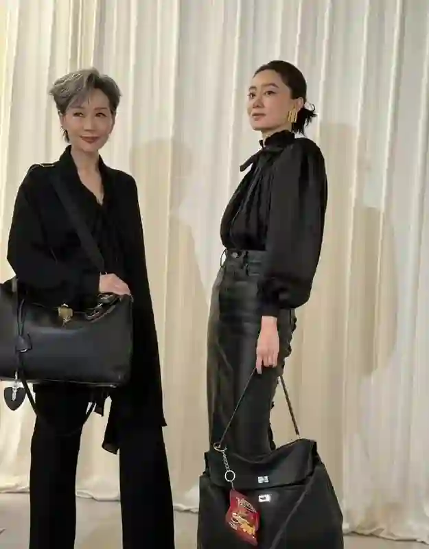 北京这一夜，叶童张小斐同框，陈飞宇戴眉钉，最惊喜的是王曼昱