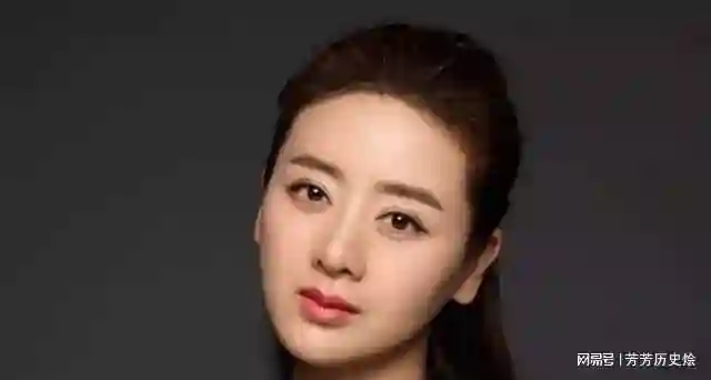 她靠一部剧吃一辈子，二婚嫁给“穷小子”，如今丈夫红到令人嫉妒