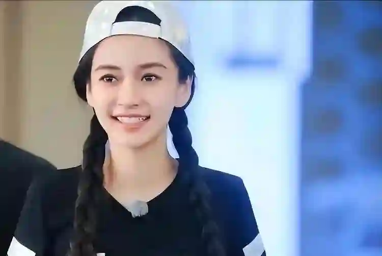 落毛的普思不如鸡？被封杀近1年后，36岁杨颖的尴尬境况显露无疑