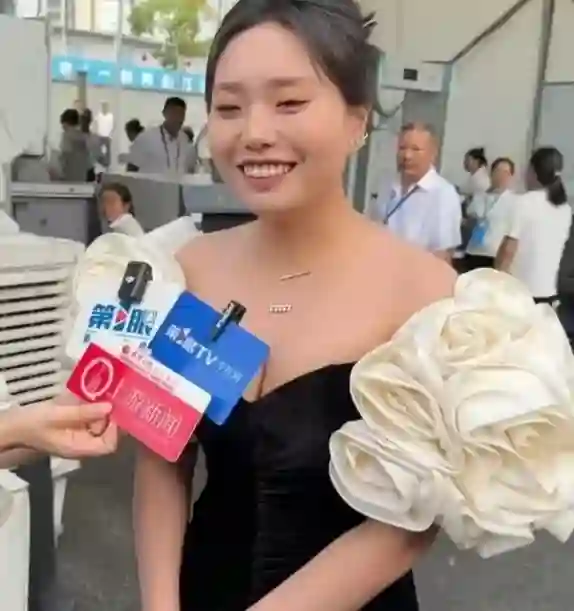 蒋欣减肥被怼，宋祖儿瘦成杆，内娱“病态”审美被马丽一句话戳穿