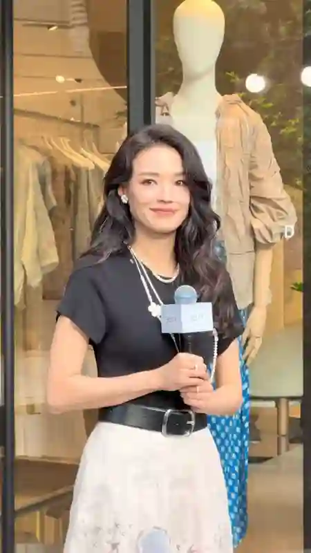 舒淇越来越有韵味了！49岁生图状态惊艳，年近半百仍似少女