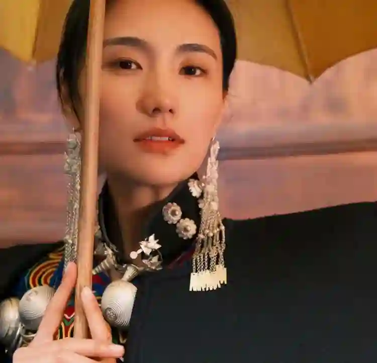 12年后，再看李亚鹏现任妻子海哈金喜，才懂她和王菲谁更“精明”