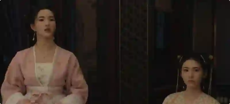 “颜值高是美女，脖子一露全毁形象，5位女星短脖尴尬曝光！”