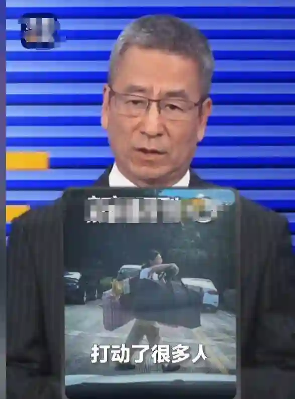 “央视一哥”白岩松被病痛折磨，曾多次想不开，56岁白发满头