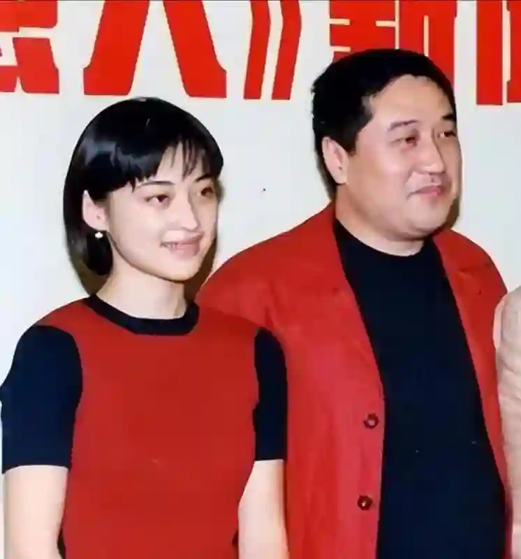 为了梅婷，抛弃患难与共的发妻，67岁孤身一人的叶大鹰可曾后悔？