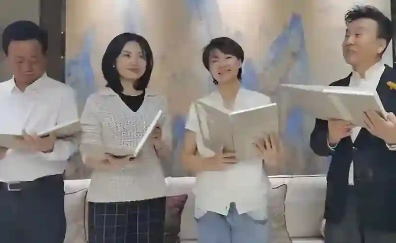 央视主持人董卿近况曝光，被人搀扶着从医院出来，跟之前判若两人