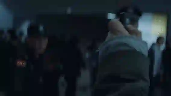迷雾剧场再破局，《借命而生》这次赢在「去奇观」