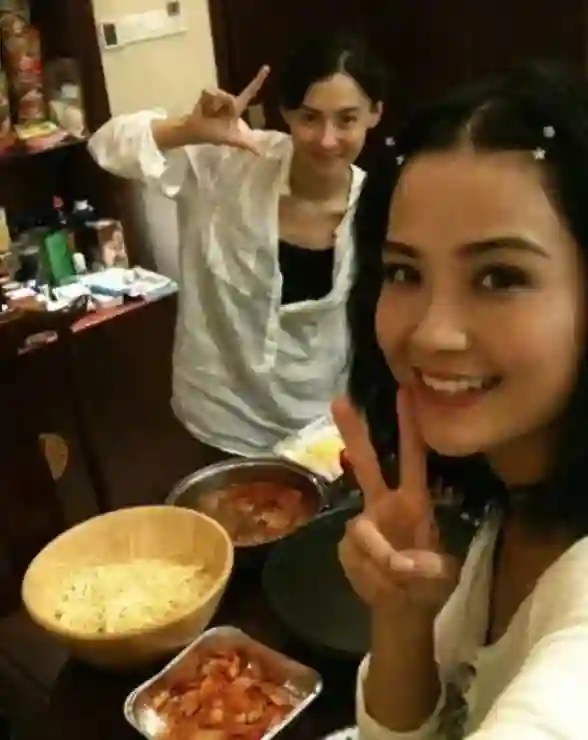 澳门这一夜，坐“李冰冰”身边的张柏芝，让所有人见识了她的地位