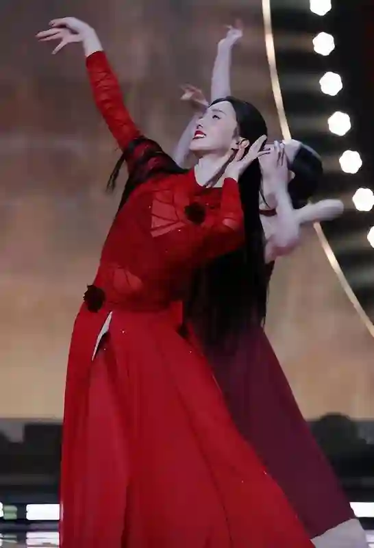 金晨颜值大变，模样引发热议，之前状态一落千丈！