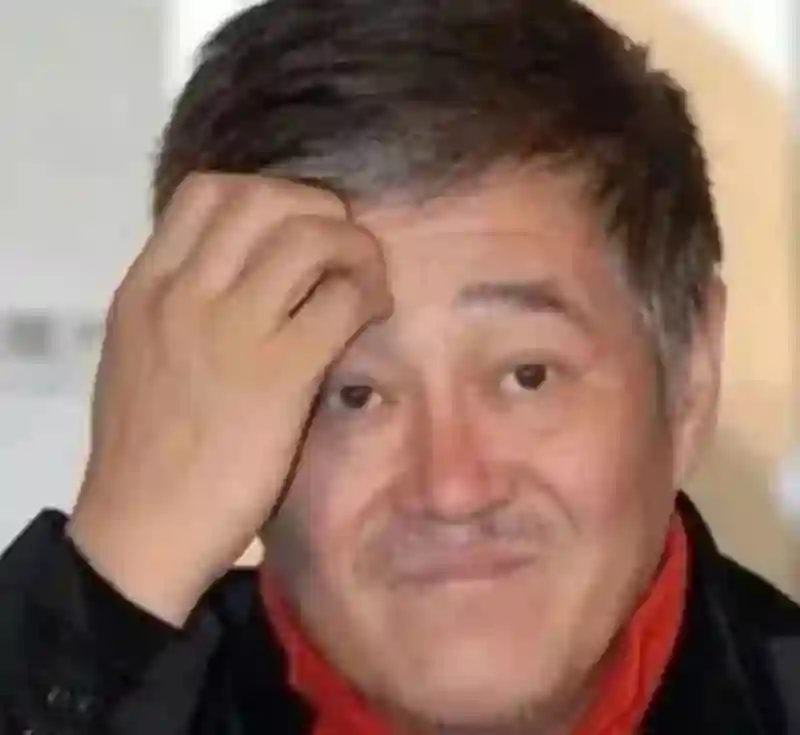 表面是乖乖女，背地是狠角色？