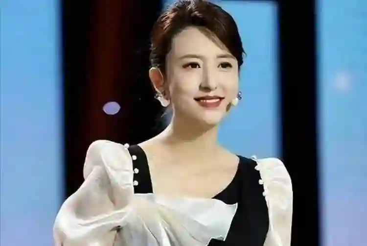 嫁70岁富翁？包养4个男人？曾是央视女主持私生活谣言有多离谱？