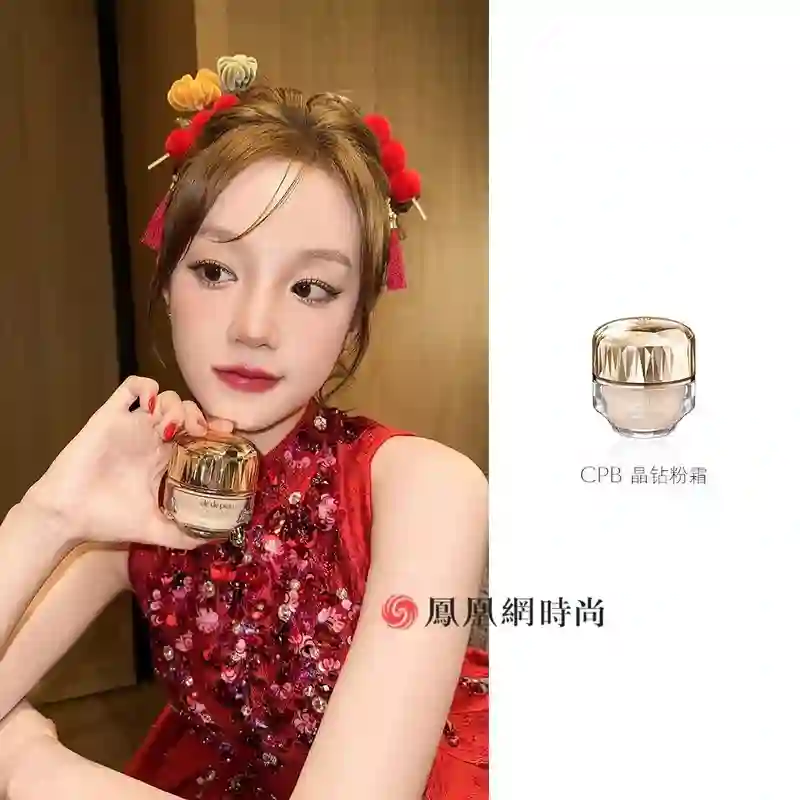 时隔七年，王菲戴着两个虾片（未炸版）再登春晚