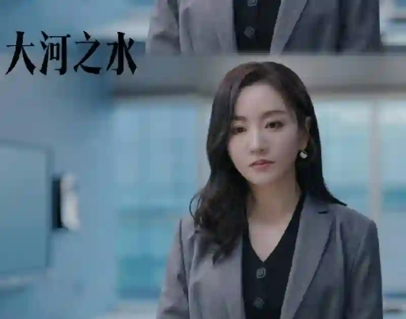 看了43岁杨蓉和26岁赵露思的近照，治好了多少人的“颜值焦虑”！