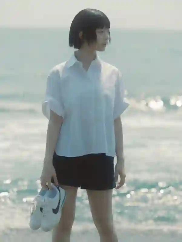 剪短还不够，赵丽颖的翘翘头“卷”得有点灵