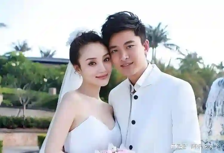 离婚六年后，贾乃亮和李小璐首次甜蜜游玩，或将为孩子重新复合
