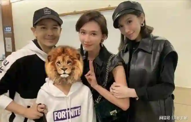 陈若仪一家5口出游！Kimi又高又壮像野人，林志颖脸色苍白仍虚弱