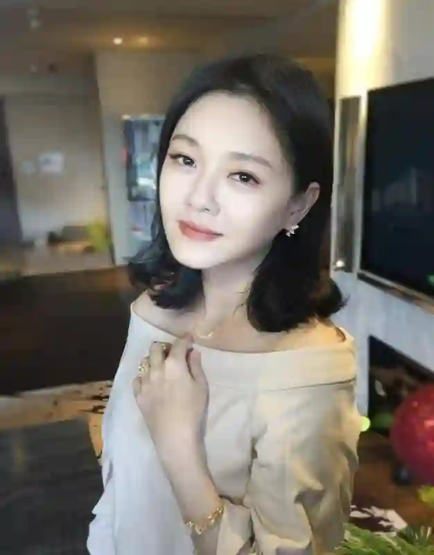 小S被爆料，为照顾姐夫具俊晔已与老公离婚，两人吃饭还有肢体接触