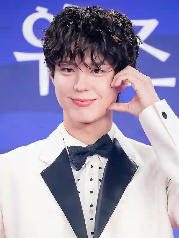 韩国青龙奖：IU拿视后美如初恋，李惠利变黑魔女，朴宝剑帅回巅峰