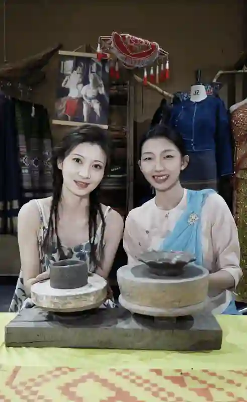 41岁斓曦泼水节跳孔雀舞，一身傣服太清丽，不穿丑衣服的她美回眉姐姐