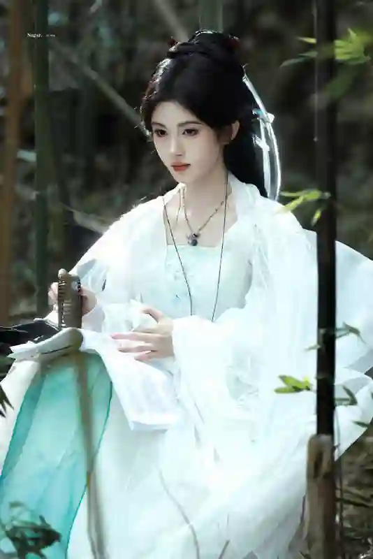 鞠婧祎竹林<em>白衣</em>路透 清冷出尘 一眼入戏